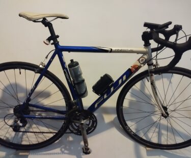 Bicicleta Speed Fuji Finest-AL Aro 700C