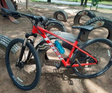 Bicicleta Mountain Bike (MTB) Trek Marlin 6 Quadro 17'(43cm), Bazar Bikes Bicicleta Mountain Bike (MTB) Trek Marlin 6 Quadro 17'(43cm)