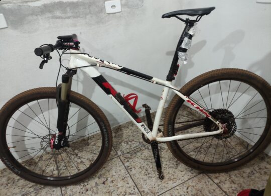 Bicicleta Mountain Bike KHS Aro 29