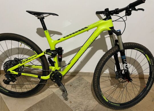 Bicicleta Mountain Bike (MTB) Trek Full EX 9.8 Aro 29 Quadro 19 12V