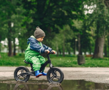 A primeira bicicleta: como escolher uma balance bike segura