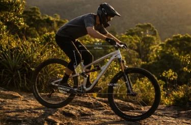 O limite da caixa de direção: o que a ‘geometria moderna’ realmente muda no controle da sua bike