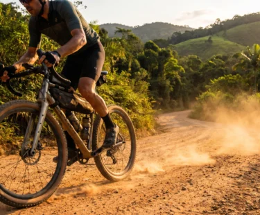 A febre do gravel chegou aos usados: como separar as verdadeiras all-road das adaptações baratas