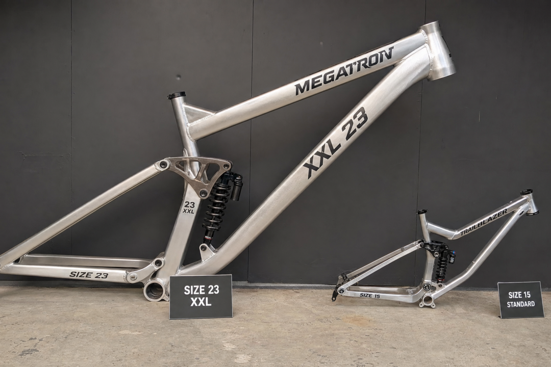 Quadro tamanho 23 (XXL) é a opção segura para ciclistas acima de 1,95 m Quadro tamanho 23 (XXL) é a opção segura para ciclistas acima de 1,95 m