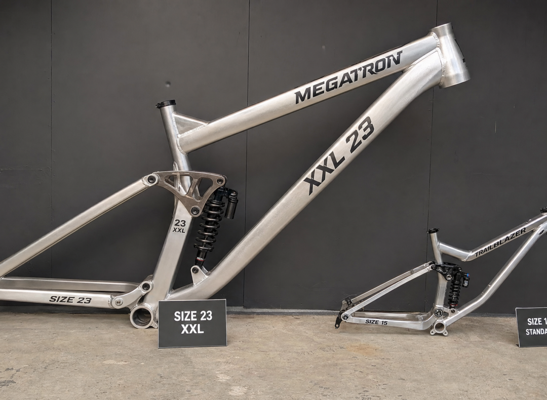 Quadro tamanho 23 (XXL) é a opção segura para ciclistas acima de 1,95 m Quadro tamanho 23 (XXL) é a opção segura para ciclistas acima de 1,95 m