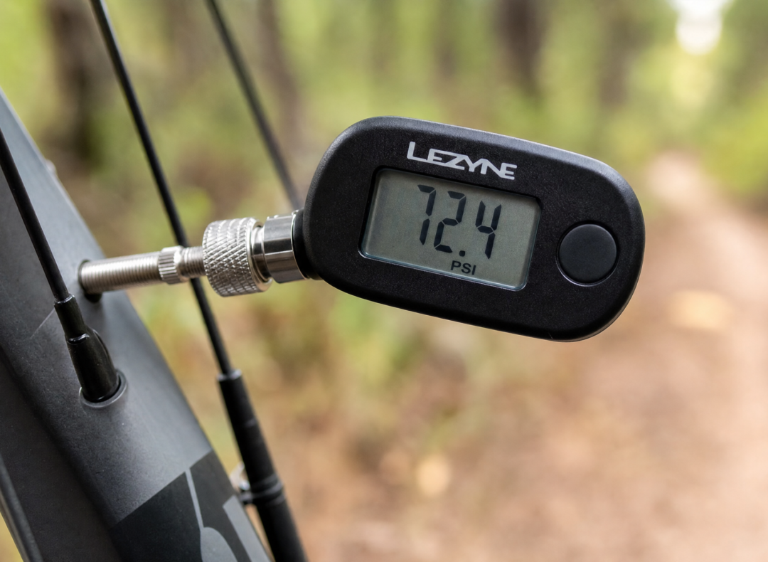 Como encontrar a pressão certa do pneu para peso, terreno e estilo de pedalar