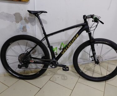 Bicicleta Mountain Bike (MTB) Specialized Stumpjumper Aro 29 Quadro 19 12V