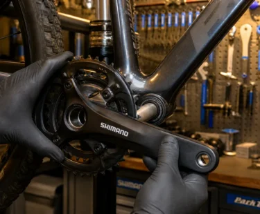 Hollowtech II e SRAM DUB deixaram a ponta quadrada para trás