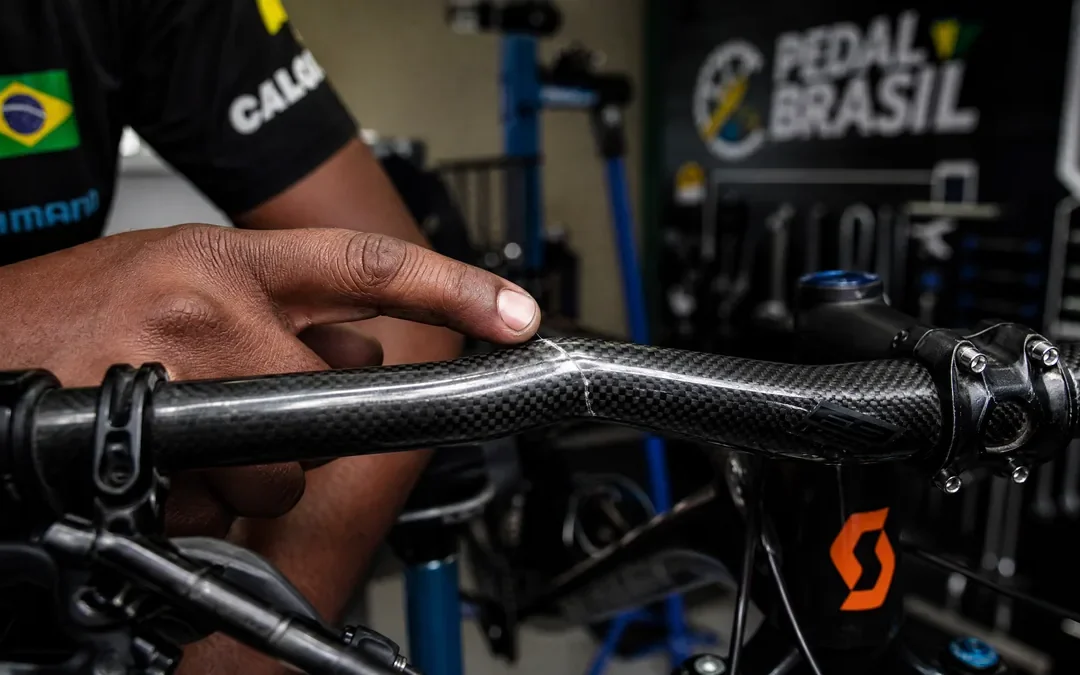 Guidão de carbono ou alumínio: torque, vibração e trinca na compra