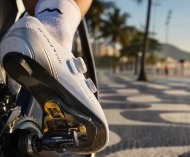 Material do taquinho define desgaste e firmeza no encaixe do pedal