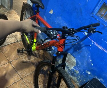 Bicicleta Mountain Bike (MTB) WXR Combat Aro 29 Quadro 17 9V