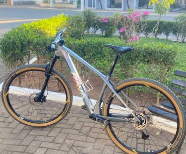 Bicicleta Mountain Bike (MTB) Rava Outro Aro 29 Quadro 17 12V