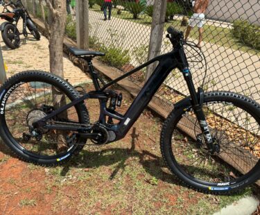 Bicicleta Mountain Bike (MTB) Elétrica Sense Exalt E-trail AL Evo Aro 29 Quadro 19 12V