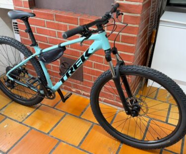 Bicicleta Mountain Bike (MTB) Trek Marlin 4 Aro 29 Quadro 17 8V
