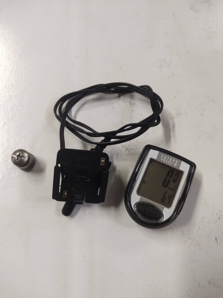 Acessório Ciclocomputador e GPS Com Fio Cateye Velo 8 Velocidade 30V | Bazar Bikes Anúncio Bazar Bikes